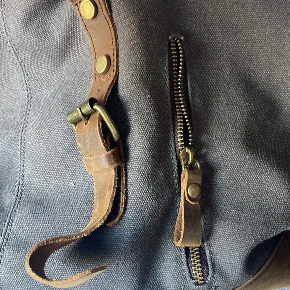 DUFFEL Travel Sports Bag Brown Gray Canvas Leather Multiple Zipper Pockets - Picture 6 of 10